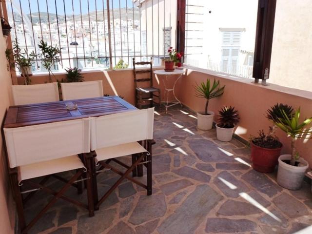 Odos Odysseos Aparthotel Ermoupoli Exterior foto