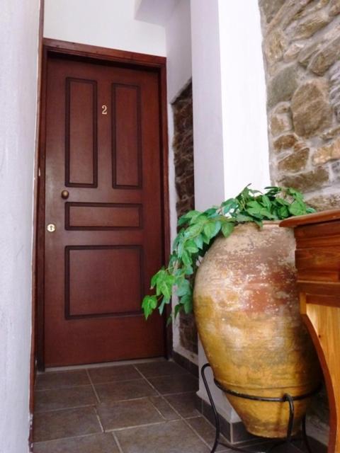 Odos Odysseos Aparthotel Ermoupoli Exterior foto