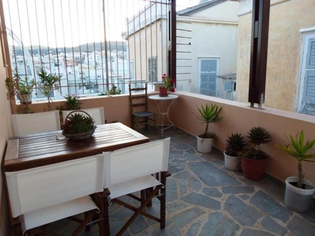 Odos Odysseos Aparthotel Ermoupoli Exterior foto