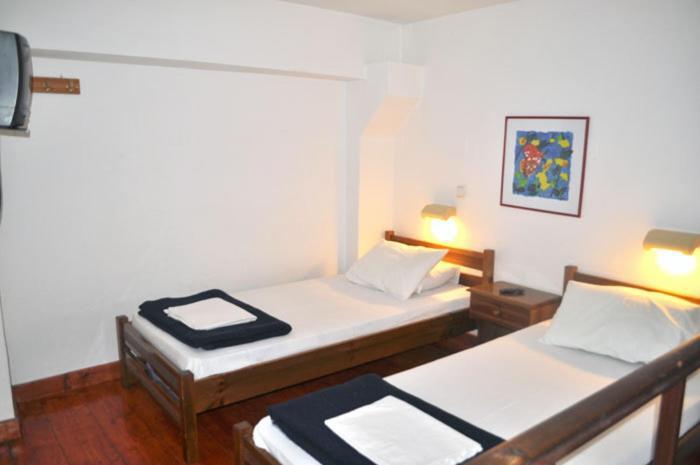 Odos Odysseos Aparthotel Ermoupoli Habitación foto