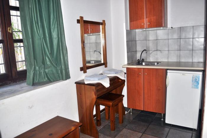 Odos Odysseos Aparthotel Ermoupoli Habitación foto