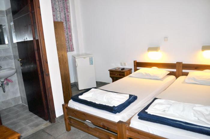Odos Odysseos Aparthotel Ermoupoli Habitación foto