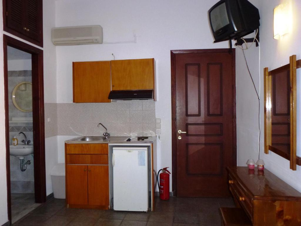 Odos Odysseos Aparthotel Ermoupoli Habitación foto